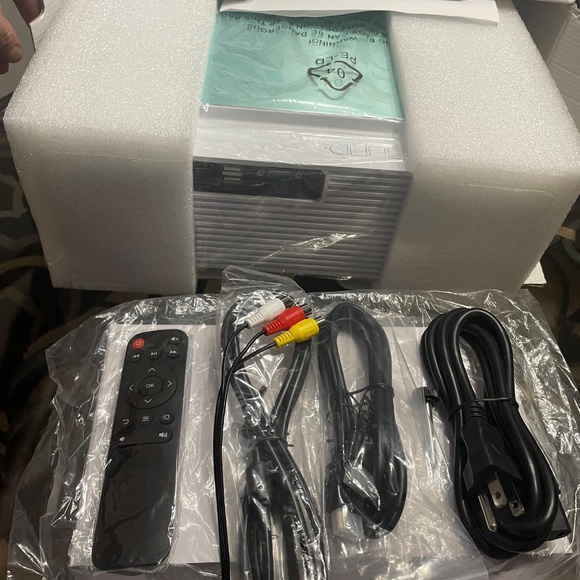 Projector - Picture 4 of 7